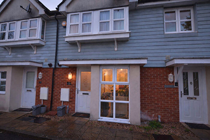 2 Bedroom Terraced House To Rent In Ashmount Crescent, Slough, SL1