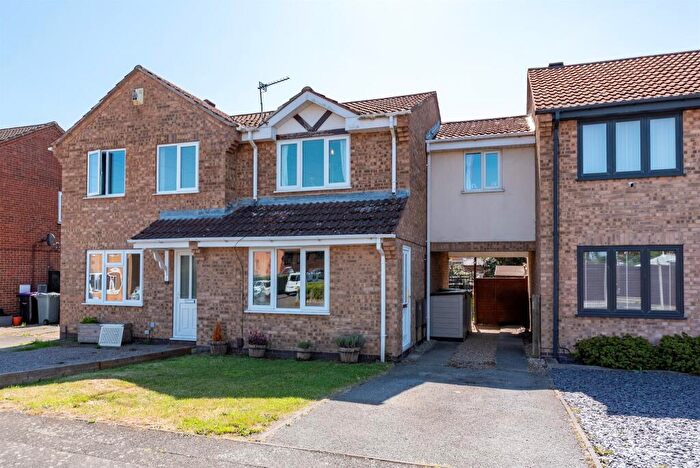 3 Bedroom Link Detached House For Sale In The Belfry, Grantham, NG31