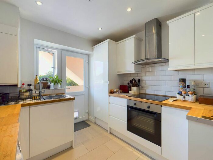 2 Bedroom Flat To Rent In Chinbrook Road, Grove Park, London, SE12