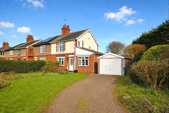 3 Bedroom Semi-Detached House For Sale In Dadsley Road, Tickhill, DN11