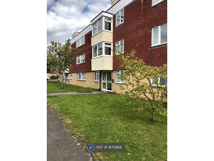 2 Bedroom Flat To Rent In Langdale Gardens, Earley, Reading, RG6