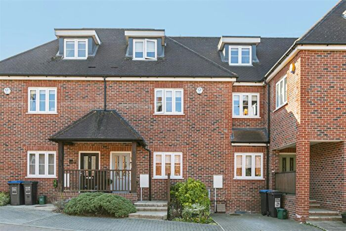 4 Bedroom House For Sale In Green Close, Brookmans Park, AL9