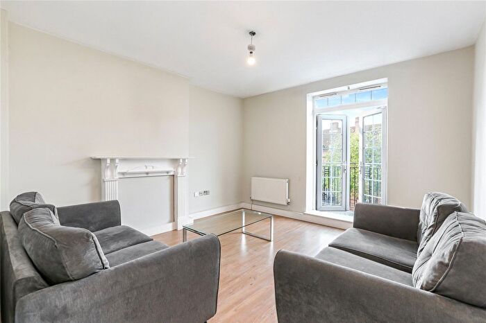 4 Bedroom Flat To Rent In Tilson Gardens, London, SW2