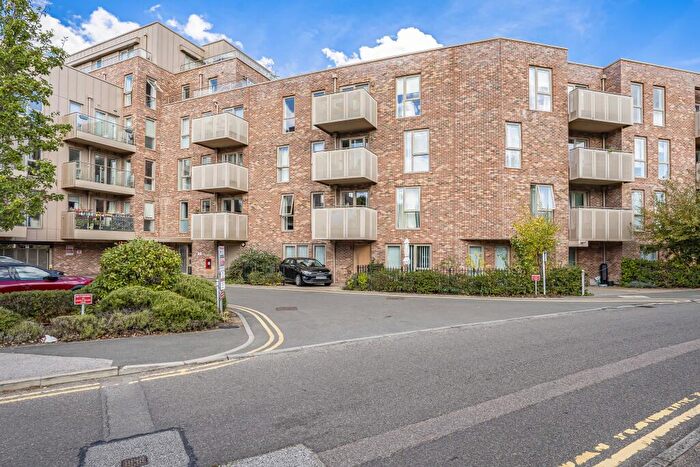 3 Bedroom Flat For Sale In Harrison Drive, Cambridge, CB2