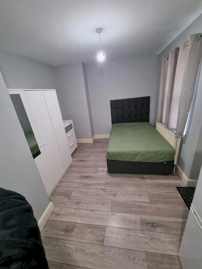 1 Bedroom Detached House To Rent In Stary Road, London, RM10