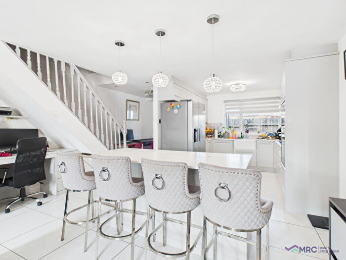 3 Bedroom End Of Terrace House To Rent In Cheadle Close, HU2