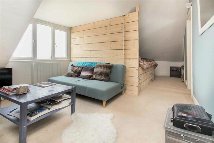 1 Bedroom Flat To Rent In Broad Street, Teddington, TW11