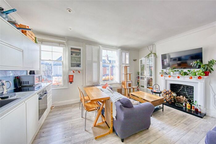 3 Bedroom Flat To Rent In Cavendish Road, SW12