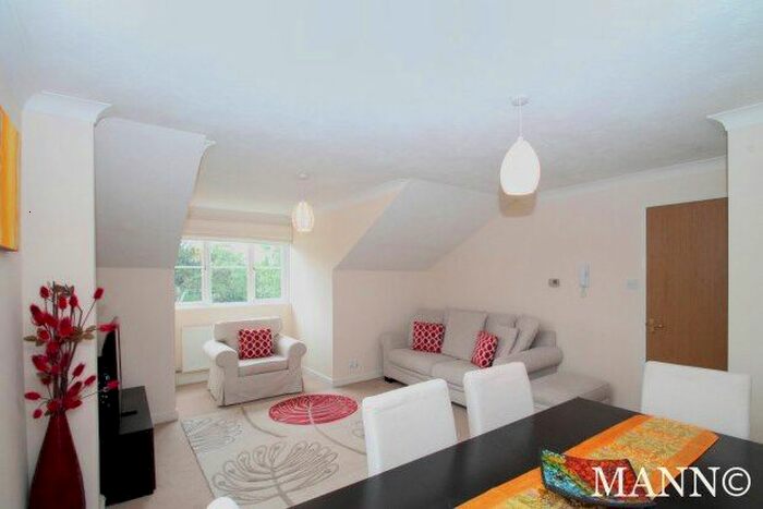 2 Bedroom Flat To Rent In Park Road, Beckenham, BR3