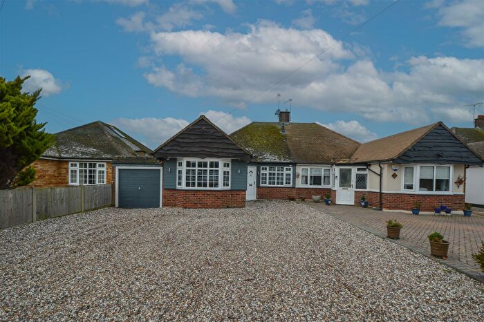 3 Bedroom Semi-Detached Bungalow For Sale In Saffron Close, West Horndon, Brentwood, CM13