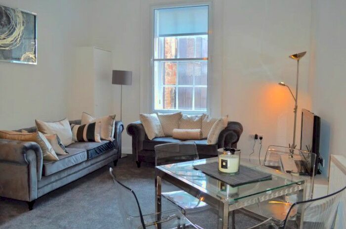 3 Bedroom Flat To Rent In ML - George Street, Edinburgh EH2