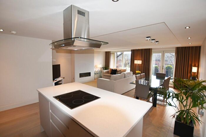 2 Bedroom Flat To Rent In Cavendish Place, Cavendish Crescent South, Nottingham, Nottinghamshire, NG7