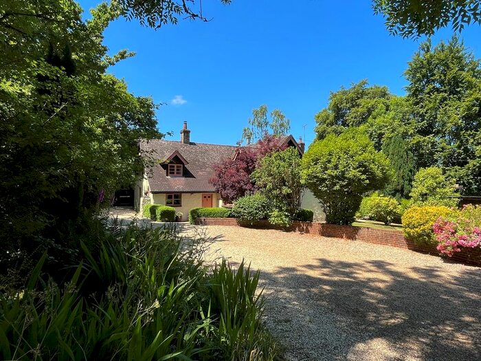 4 Bedroom Detached House For Sale In Woodgreen Road, Godshill, Fordingbridge, SP6