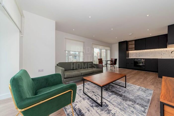 2 Bedroom Flat To Rent In East Drive, London, NW9