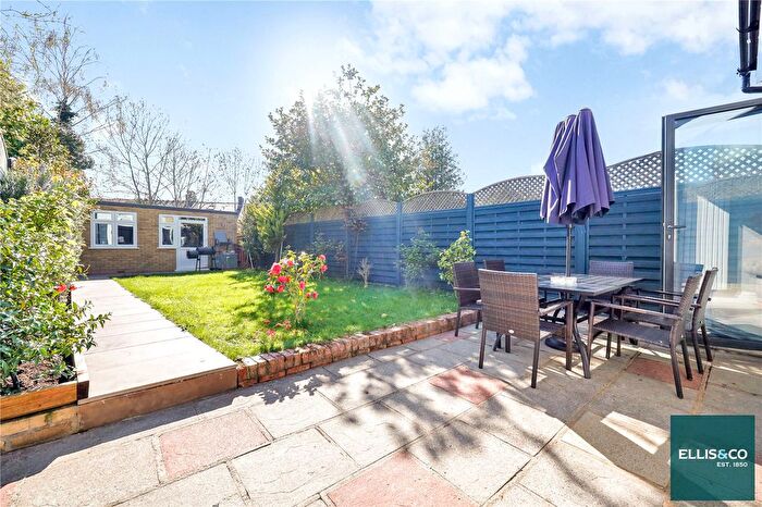 6 Bedroom Terraced House For Sale In Nether Street, Woodside Park, N12