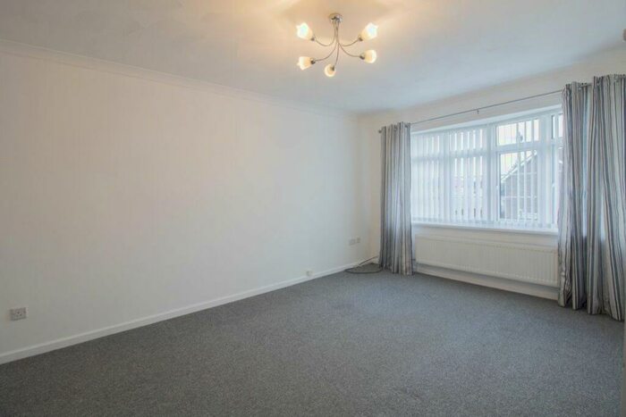 2 Bedroom Flat To Rent In Beaumaris Way, Grove Park, Blackwood, NP12