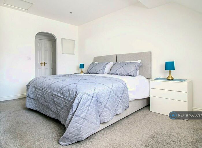 3 Bedroom Semi-Detached House To Rent In Station Road, Alcester, B49