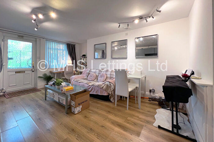 1 Bedroom Flat To Rent In Flat, Clarendon Road, Leeds, LS2