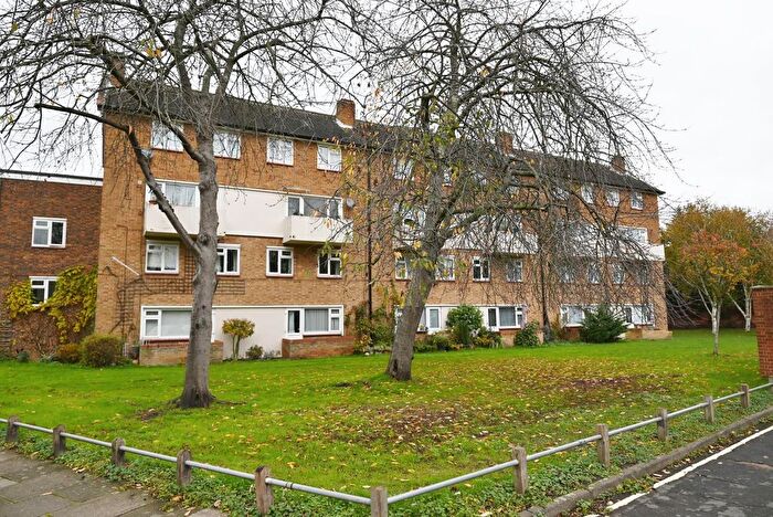 3 Bedroom Maisonette For Sale In Haggard Road, Twickenham, TW1