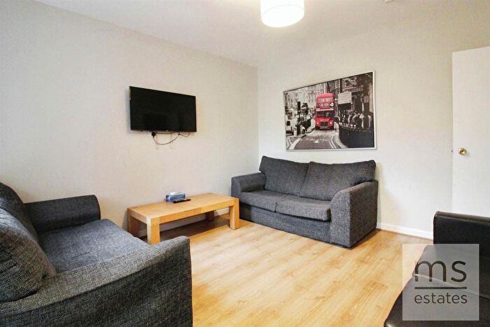 6 Bedroom Terraced House To Rent In Douglas Road, Nottingham, NG7