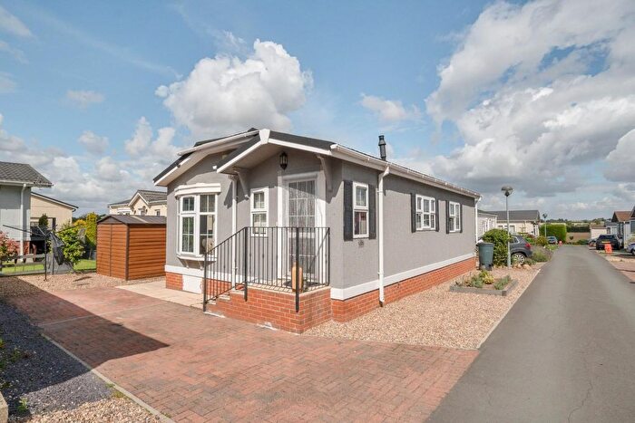 2 Bedroom Mobile/park Home For Sale In Greenacres Park, Spilsby Road, Horncastle, LN9