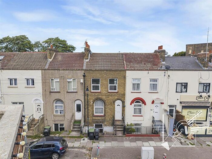 3 Bedroom Terraced House For Sale In Edwin Street, Gravesend, Kent, DA12