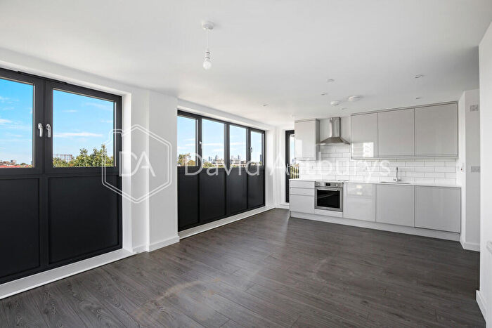 3 Bedroom Flat To Rent In Whitson Road, Haggerston, London, E2