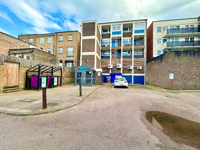 2 Bedroom Flat For Sale In McEwen House, Roman Road, London, E3