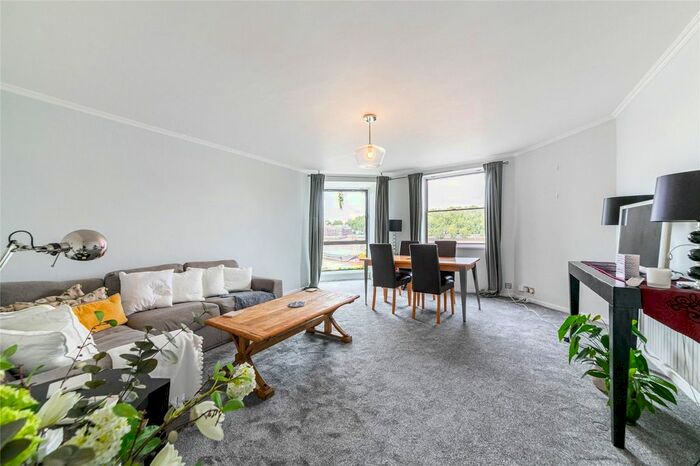 3 Bedroom Flat To Rent In Riverside Court, Nine Elms Lane, London, SW8