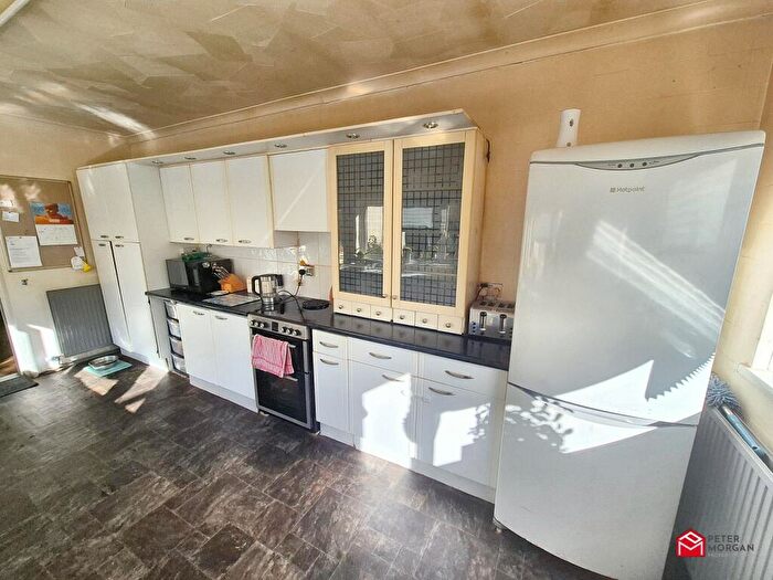 3 Bedroom Semi-Detached House For Sale In Waun Road, Loughor, Swansea, City And County Of Swansea., SA4