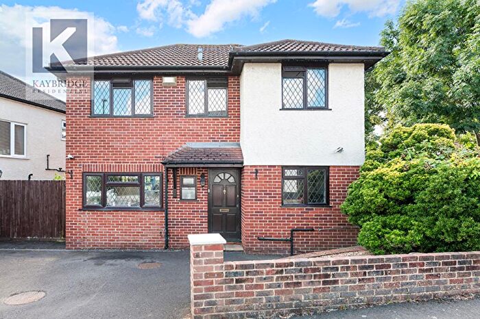 3 Bedroom Detached House For Sale In Inverness Road, Worcester Park, KT4