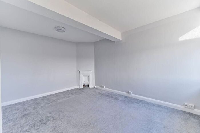 3 Bedroom Flat To Rent In London Road, Sutton, SM3