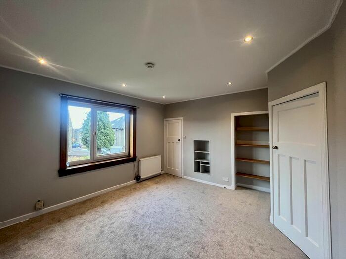 2 Bedroom Flat To Rent In Broomlea Crescent, Edinburgh, EH12