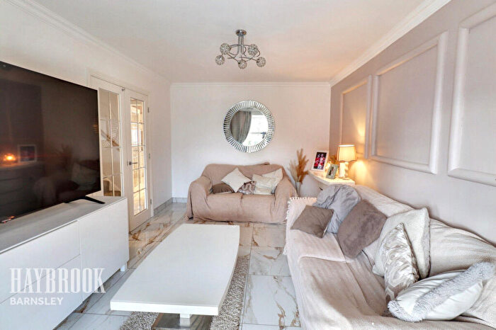 4 Bedroom Detached House For Sale In Longwall Close, Mapplewell, S75