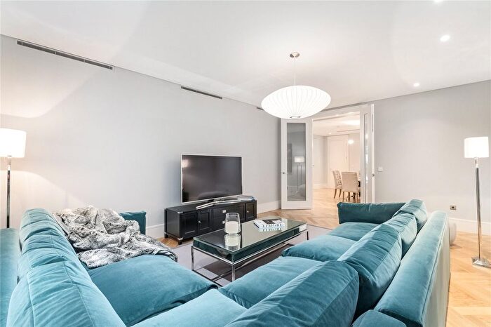 3 Bedroom Flat To Rent In Hay Hill, London, W1J