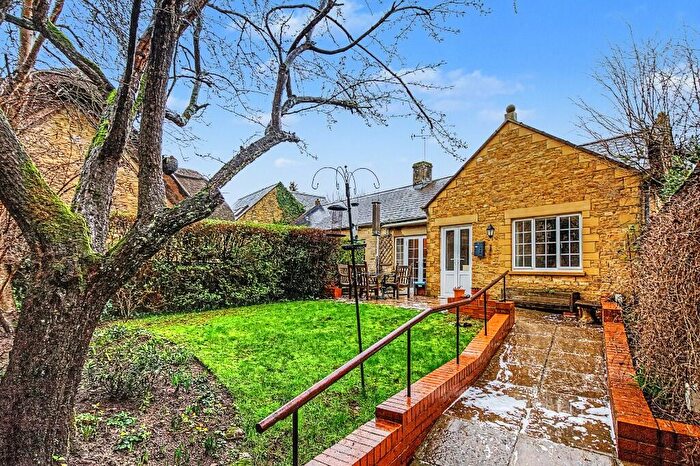 2 Bedroom Bungalow To Rent In Lavender Square, Bampton, Oxfordshire, OX18