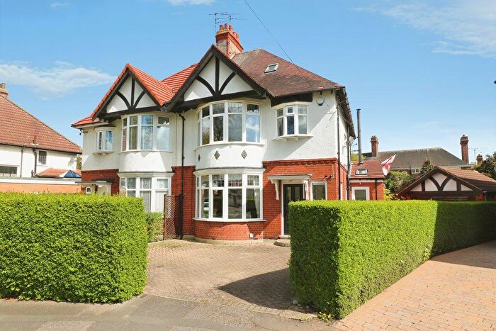 4 Bedroom Semi-Detached House For Sale In Plantation Drive East, West Hull, HU4