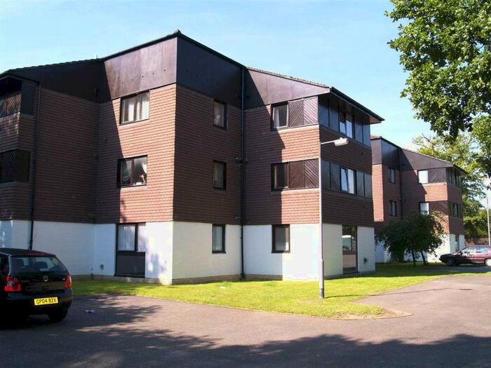 Flat To Rent In Camelot Court, Ifield West, RH11