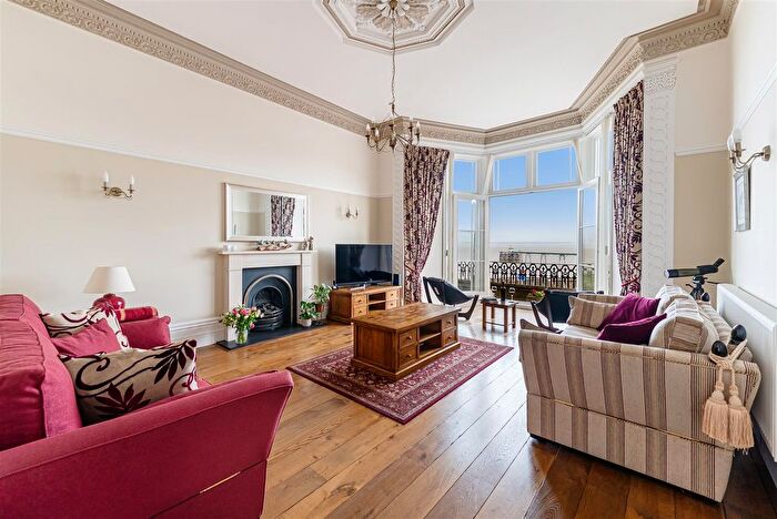 2 Bedroom Flat For Sale In Elton Road, Clevedon, BS21