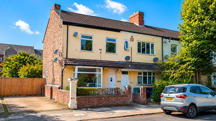 4 Bedroom End Terrace House For Sale In Hainton Avenue, Grimsby, DN32