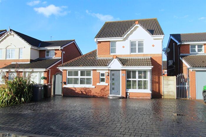 3 Bedroom Detached House For Sale In Hexham Close, Parklands, Netherton, L30