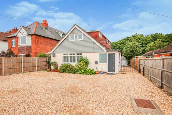 4 Bedroom Chalet To Rent In Brook Lane, Warsash, Southampton, SO31