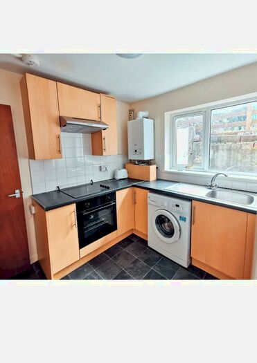 5 Bedroom House To Rent In Rhyddings Park Rd, Brynmill, Swansea, SA2