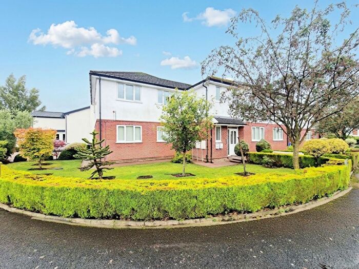 3 Bedroom Flat To Rent In Sergeants Lane, Whitefield, M45