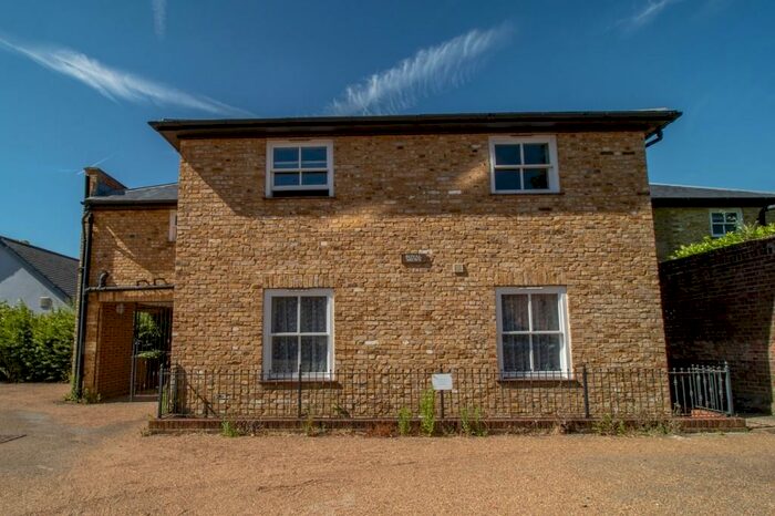 2 Bedroom Apartment To Rent In Royal Mews, Godalming, GU7