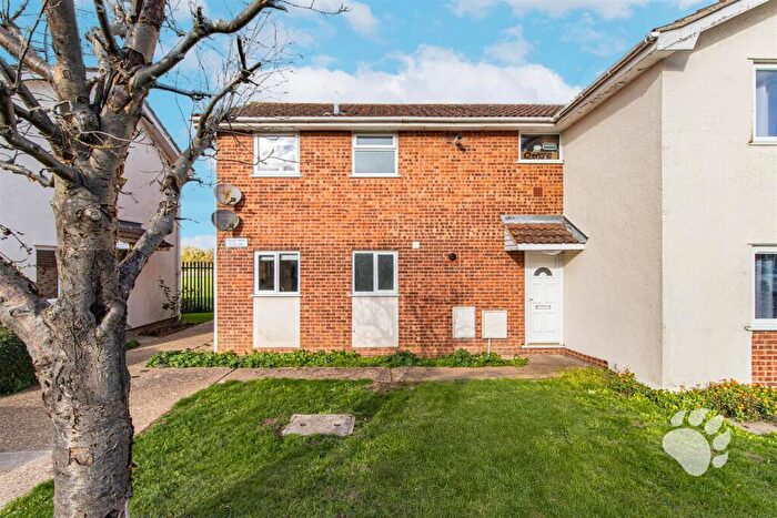 1 Bedroom Maisonette For Sale In Princess Court, Wickford, SS11