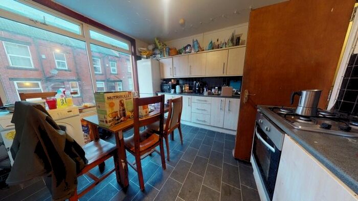 6 Bedroom Terraced House To Rent In Manor Drive, Hyde Park, Leeds, LS6