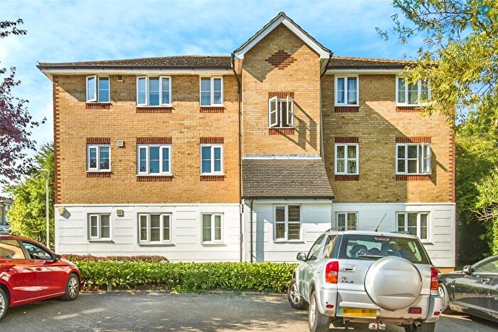 Flat To Rent In Chipstead Close, Sutton, SM2