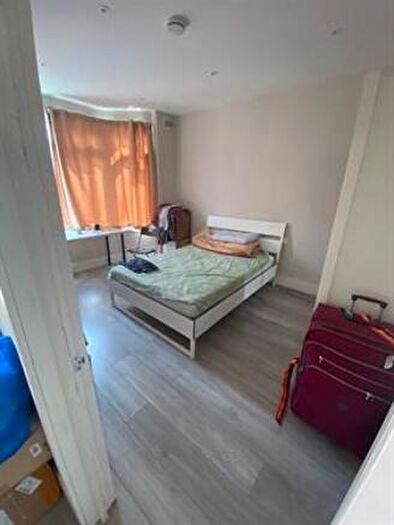 5 Bedroom Semi-Detached House To Rent In Babington Road, London, NW4