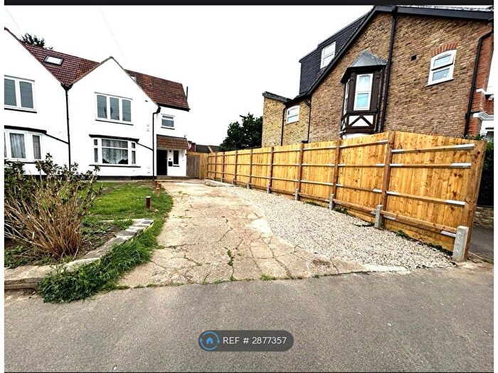 5 Bedroom Semi Detached House To Rent In Sutton Road, Hounslow, TW5